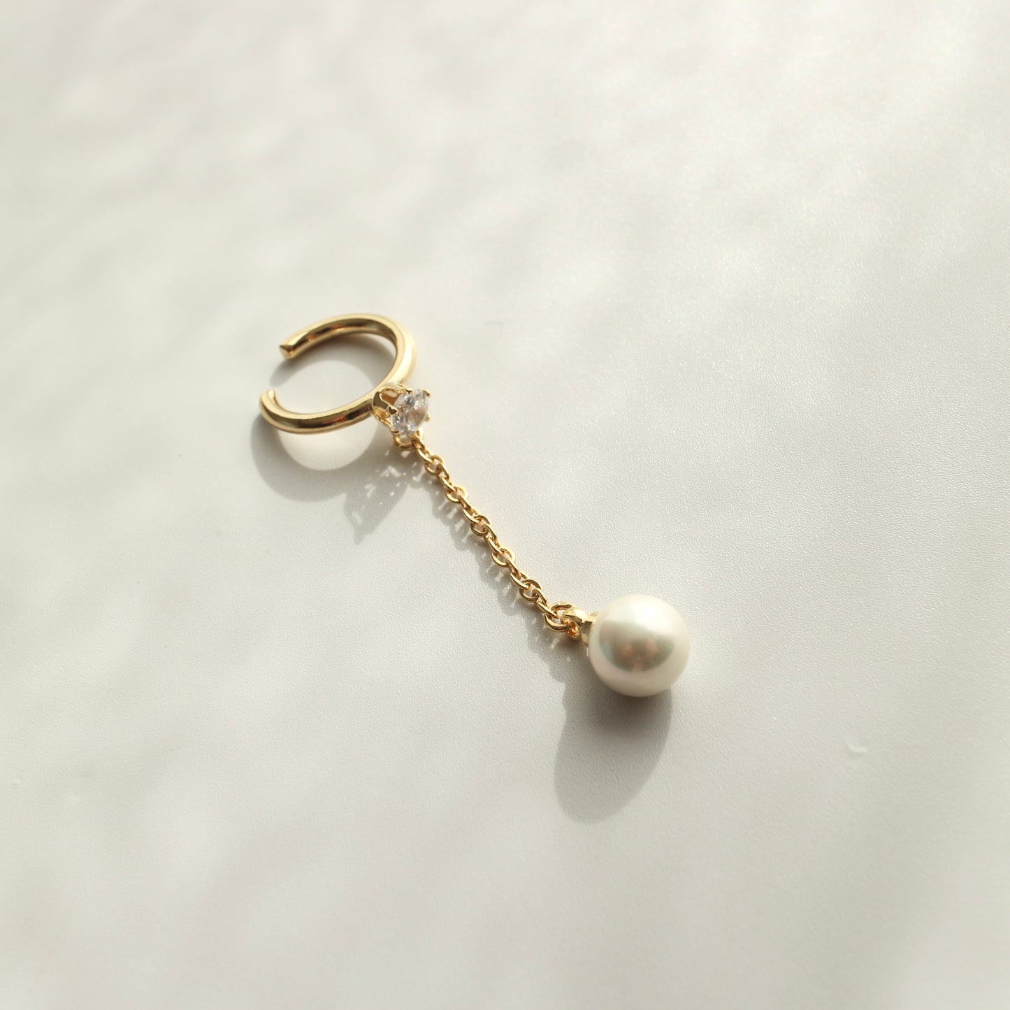 Pearl×zirconia chain ear cuff