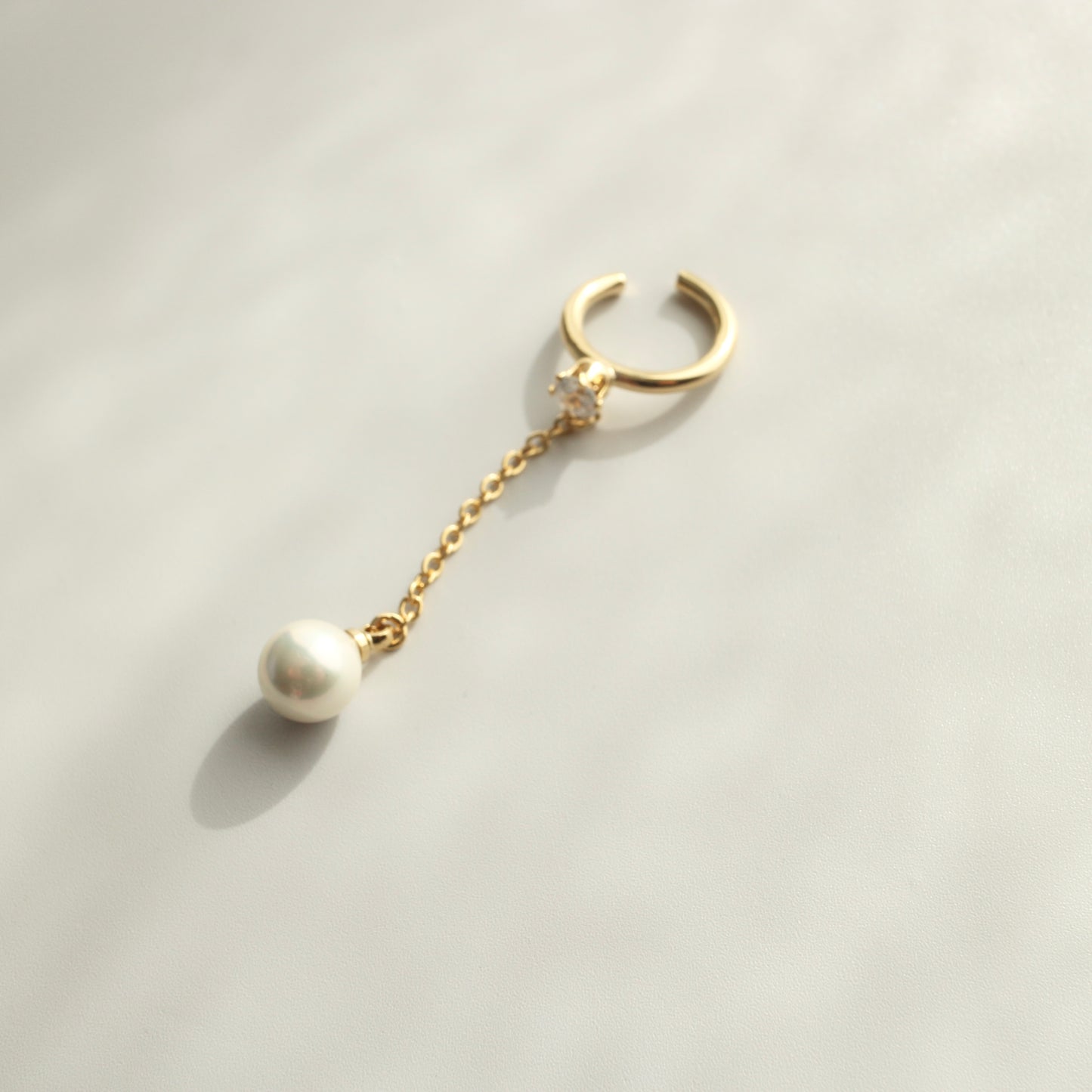 Pearl×zirconia chain ear cuff