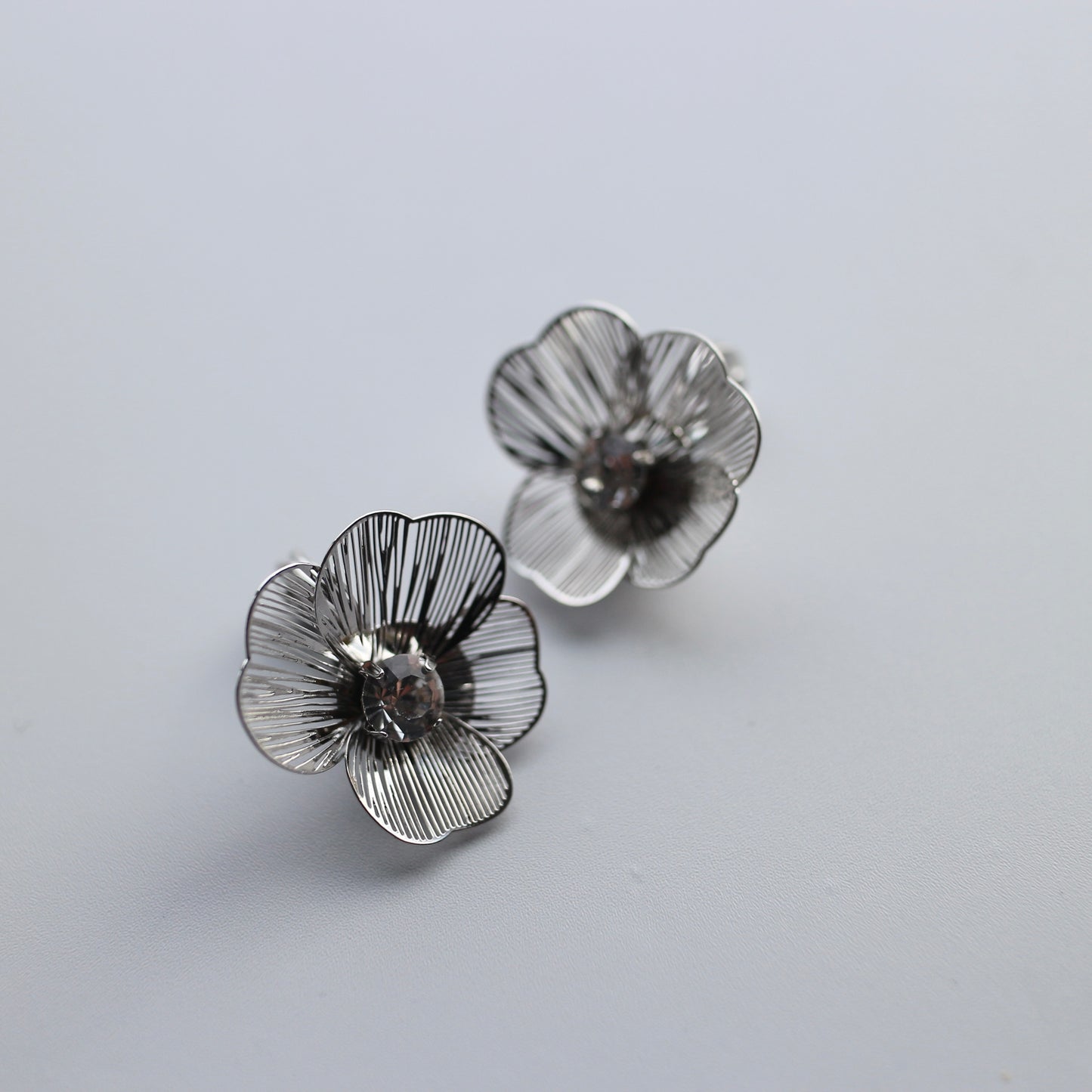 mesh flower earring