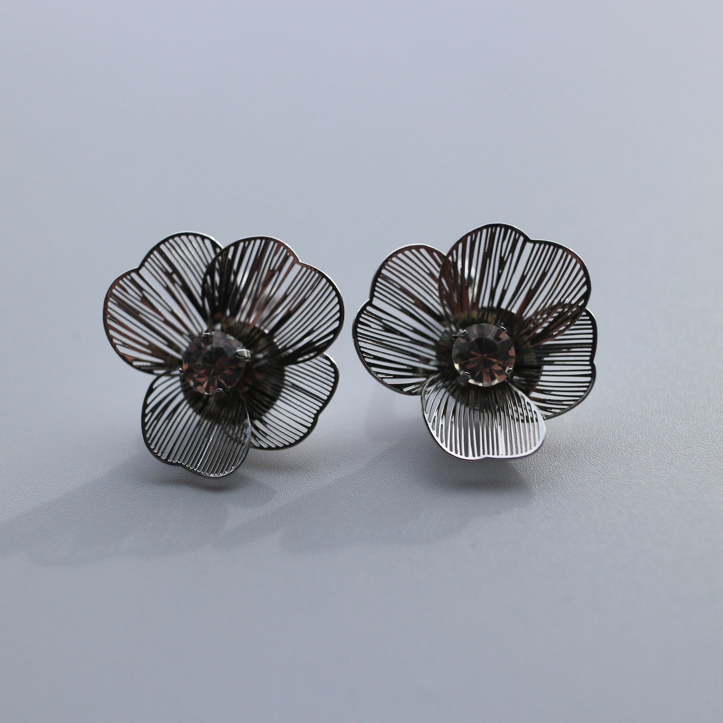 mesh flower earring