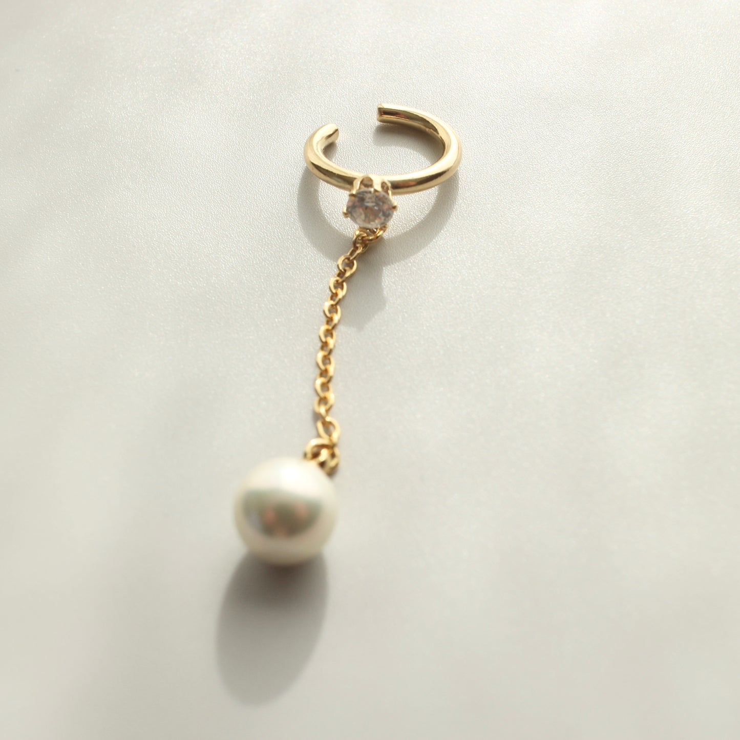 Pearl×zirconia chain ear cuff