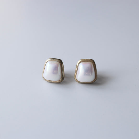 pearl earring