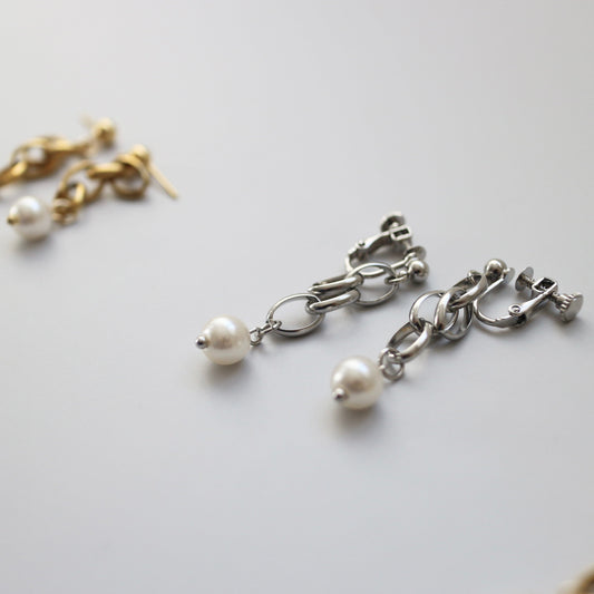 chain pearl earring