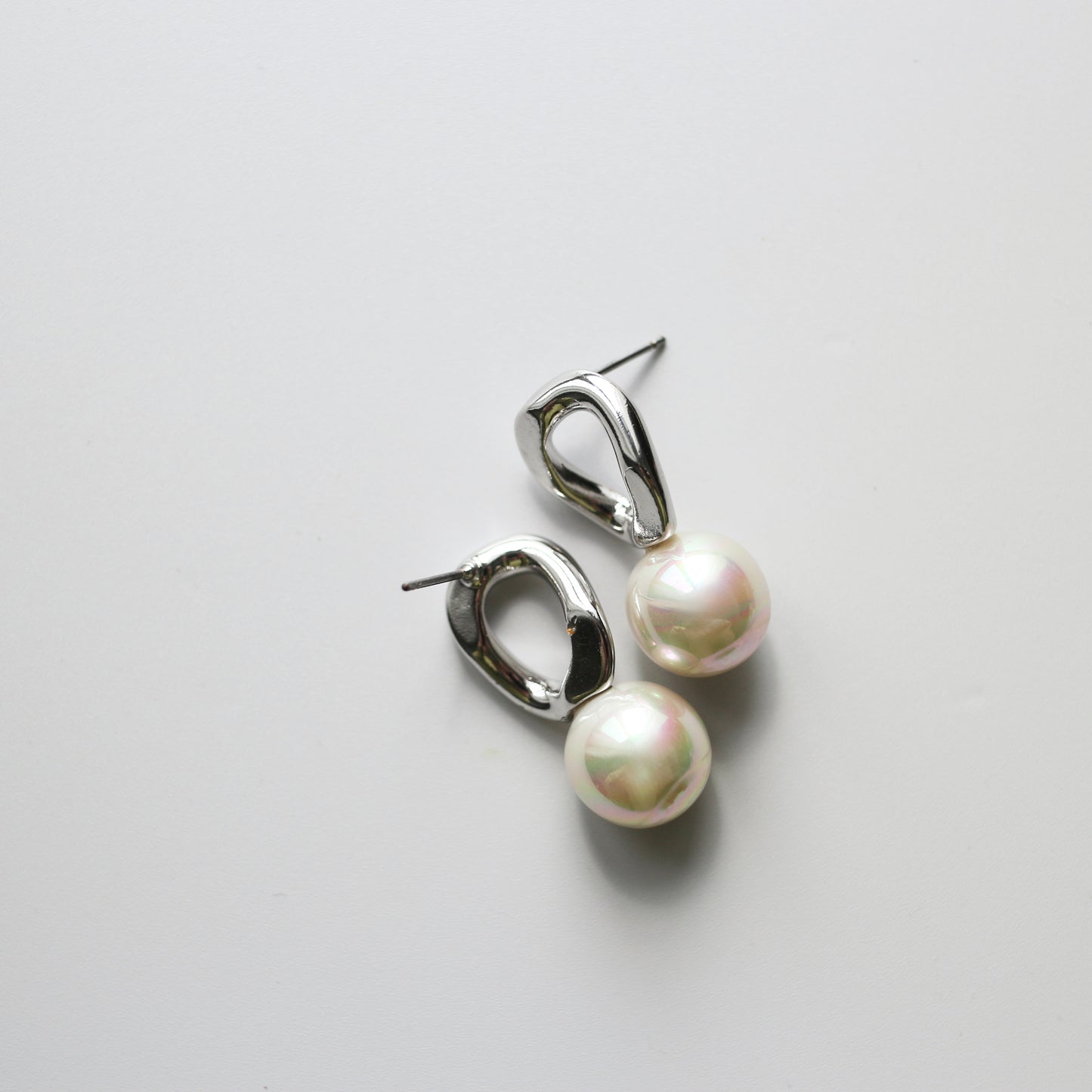 Oval Metal Pearl Pierce