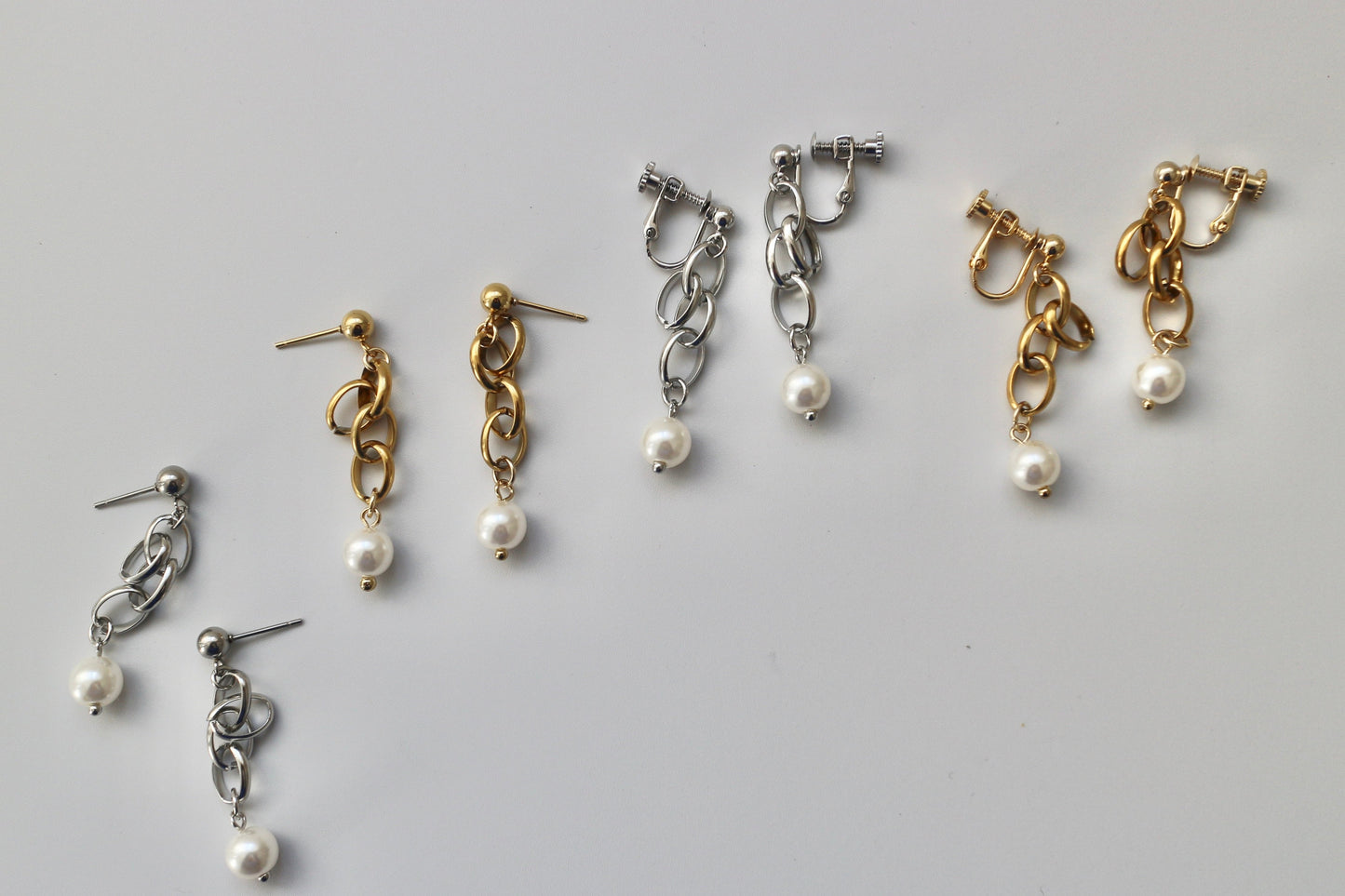 chain pearl earring