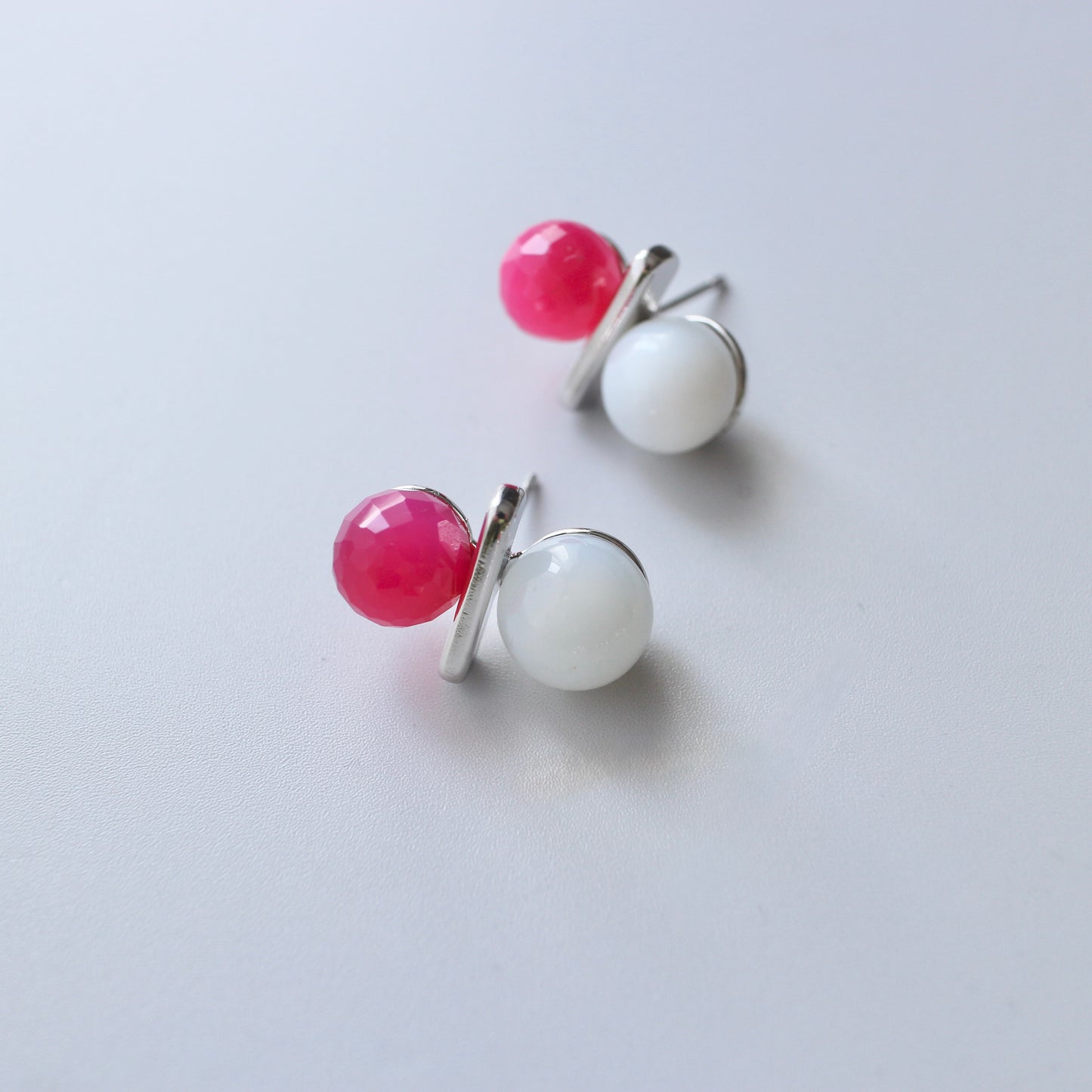 ニュアンスバランスピアス（Chalcedony × Vintage Beads）