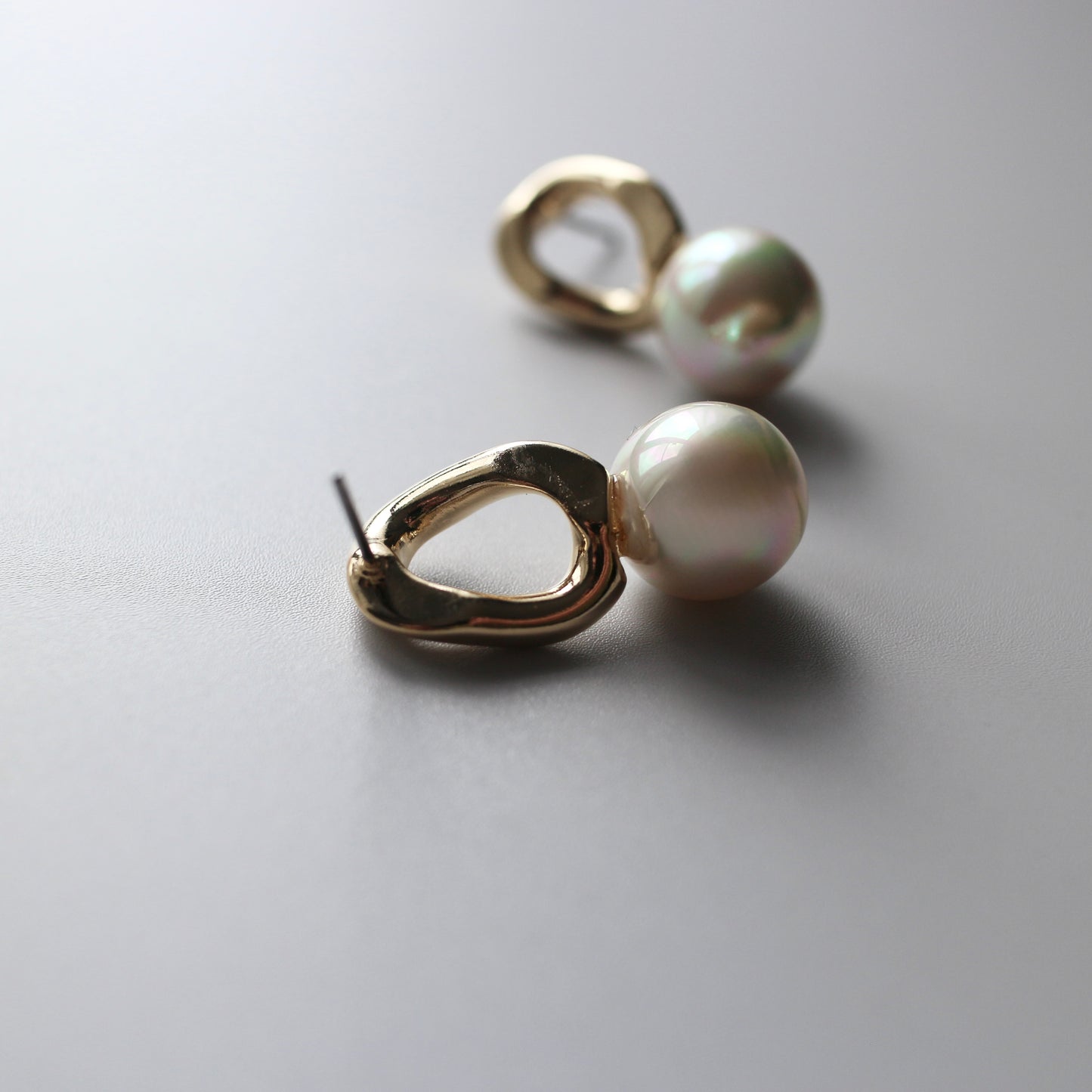Oval Metal Pearl Pierce