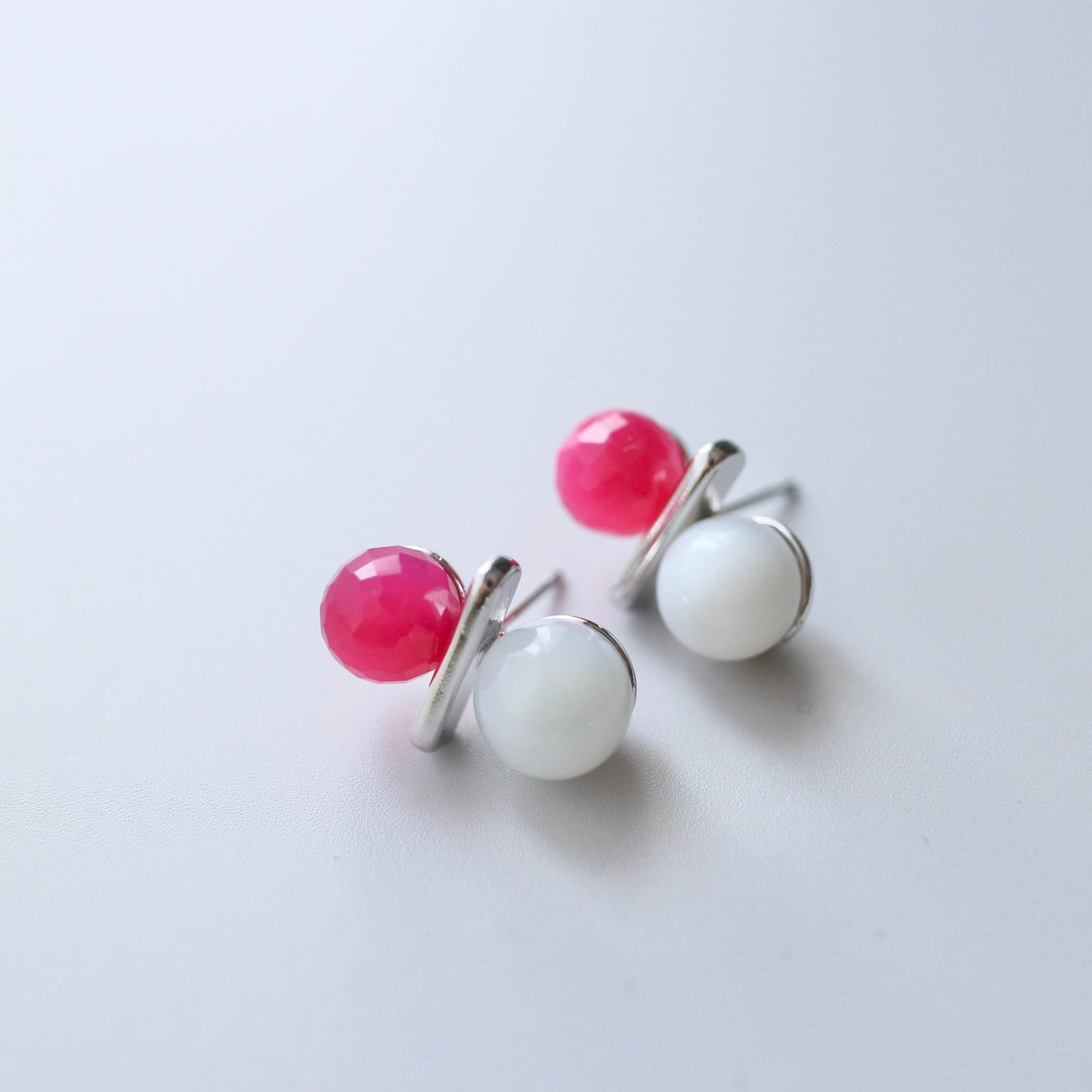ニュアンスバランスピアス（Chalcedony × Vintage Beads）