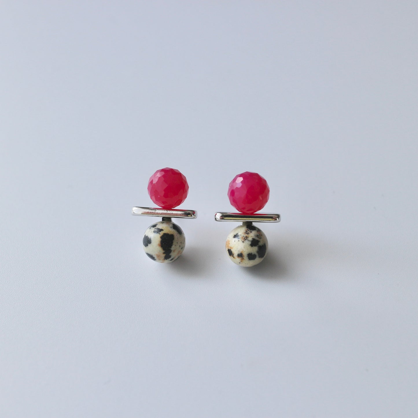 ニュアンスバランスピアス（Chalcedony × Dalmatian Jasper）