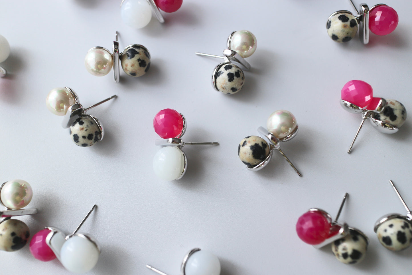 ニュアンスバランスピアス（Chalcedony × Dalmatian Jasper）