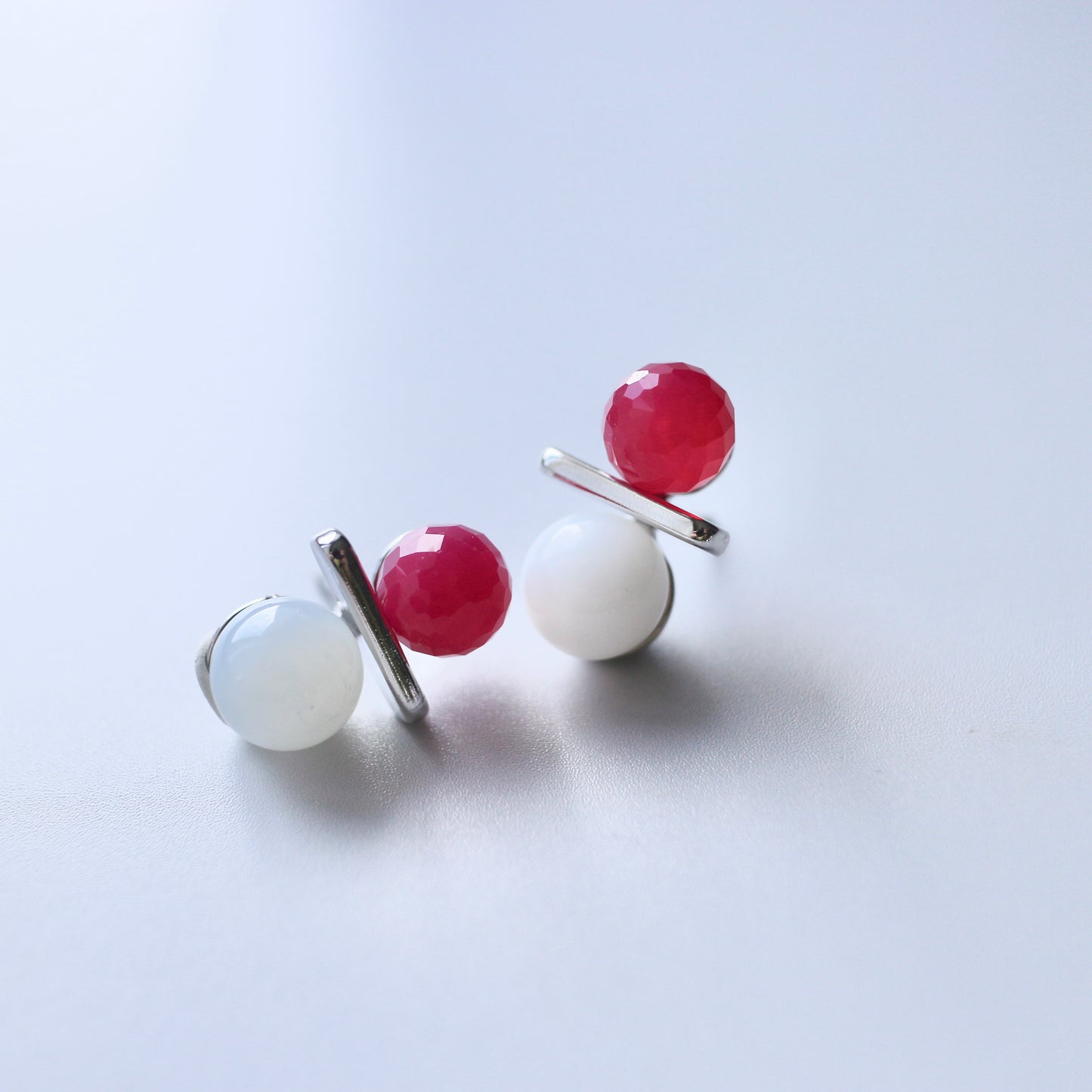 ニュアンスバランスピアス（Chalcedony × Vintage Beads）