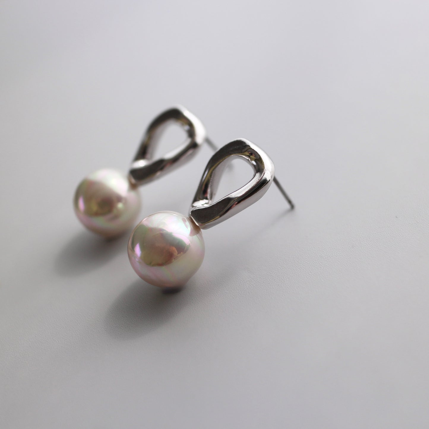 Oval Metal Pearl Pierce