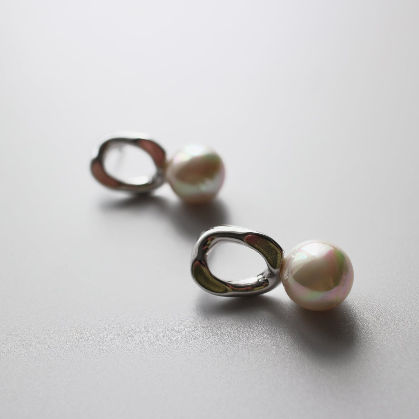 Oval Metal Pearl Pierce
