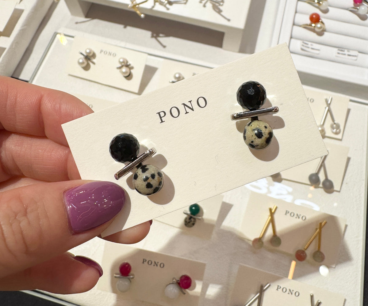 ニュアンスバランスピアス（オニキス × Dalmatian Jasper）