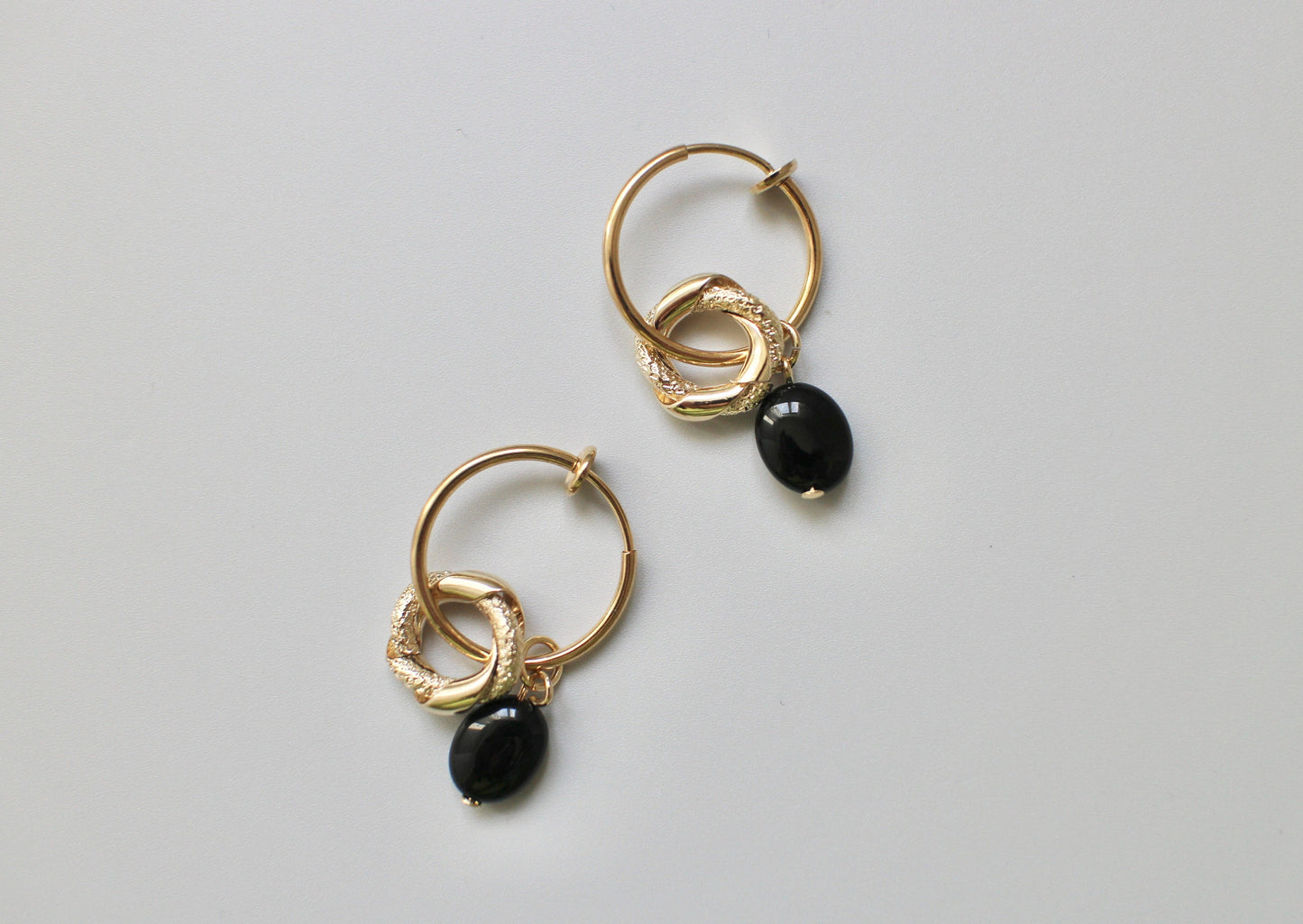 Onyx hoop