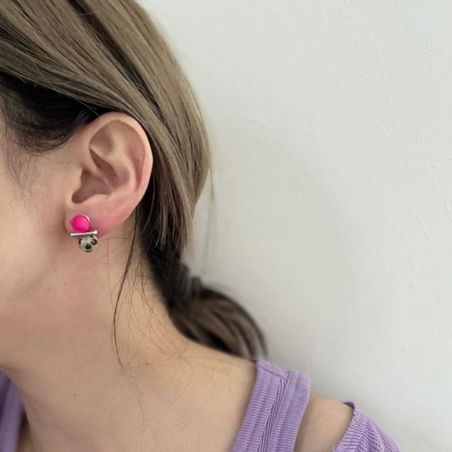 ニュアンスバランスピアス（Chalcedony × Dalmatian Jasper）